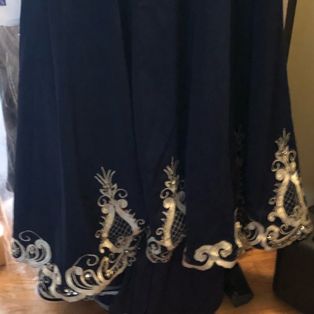 Gown - Picture 2 of 7